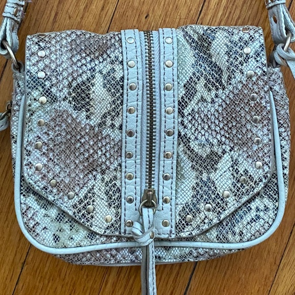 Remi & Emmy snake print cross body mini bag, color: Neutrals - Picture 2 of 8